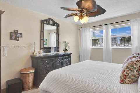 Condominio en venta en Hallandale Beach, Florida, 1 dormitorio, 82.68 m2 № 2186227 - foto 8