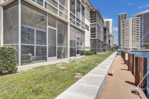 Condominio en venta en Hallandale Beach, Florida, 1 dormitorio, 82.68 m2 № 2186227 - foto 28