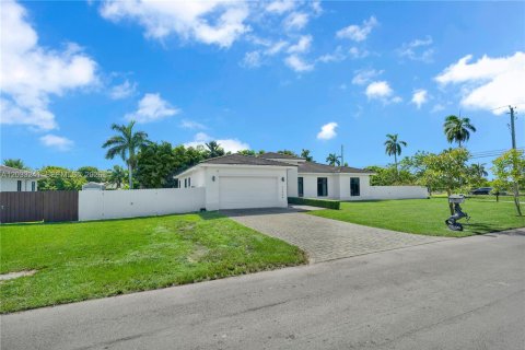 Villa ou maison à vendre à Homestead, Floride: 5 chambres, 249.35 m2 № 2084864 - photo 2