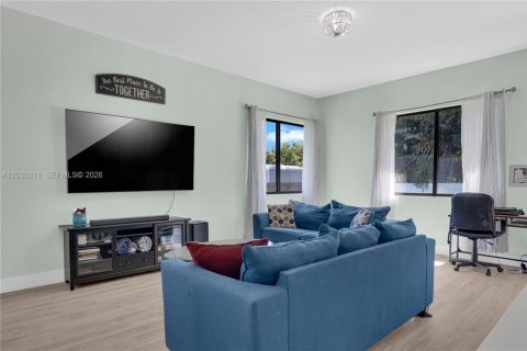 Villa ou maison à vendre à Homestead, Floride: 5 chambres, 249.35 m2 № 2084864 - photo 5