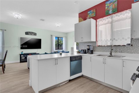 Villa ou maison à vendre à Homestead, Floride: 5 chambres, 249.35 m2 № 2084864 - photo 12