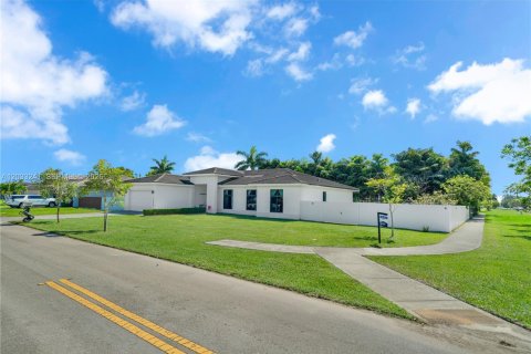 Villa ou maison à vendre à Homestead, Floride: 5 chambres, 249.35 m2 № 2084864 - photo 3
