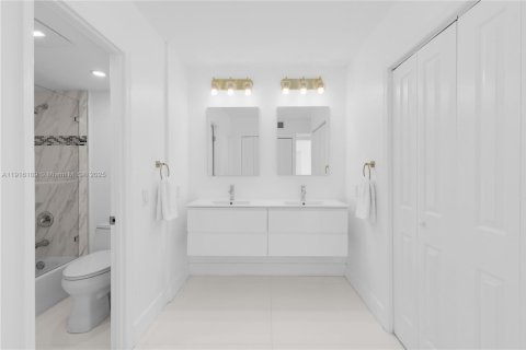 Copropriété à vendre à Aventura, Floride: 2 chambres, 106.84 m2 № 1970808 - photo 20