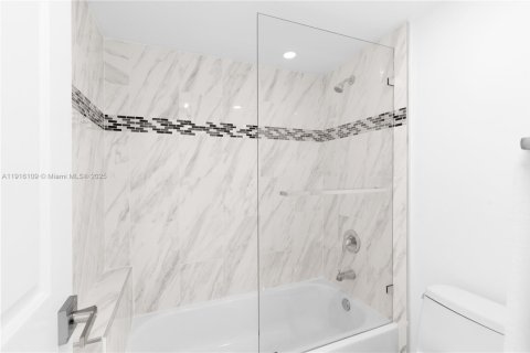 Copropriété à vendre à Aventura, Floride: 2 chambres, 106.84 m2 № 1970808 - photo 23