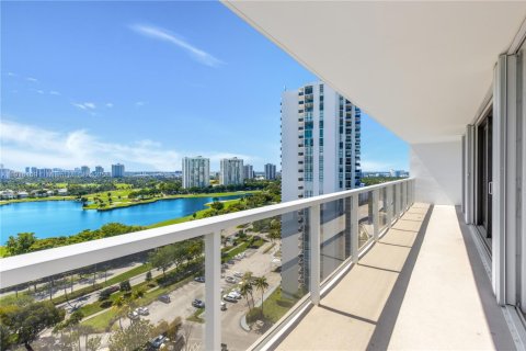Copropriété à vendre à Aventura, Floride: 2 chambres, 106.84 m2 № 1970808 - photo 12