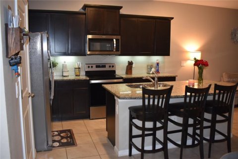 Townhouse in Sarasota, Florida 3 bedrooms, 160.26 sq.m. № 2210061 - photo 26