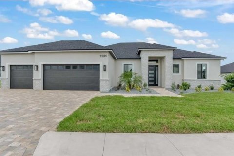 House in Lakeland, Florida 4 bedrooms, 205.87 sq.m. № 2221111