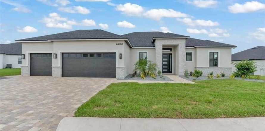 House in Lakeland, Florida 4 bedrooms, 205.87 sq.m. № 2221111