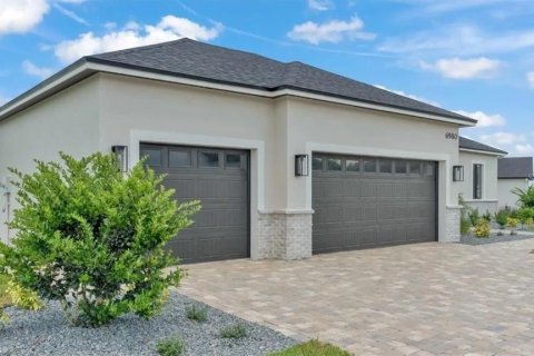 House in Lakeland, Florida 4 bedrooms, 205.87 sq.m. № 2221111 - photo 9