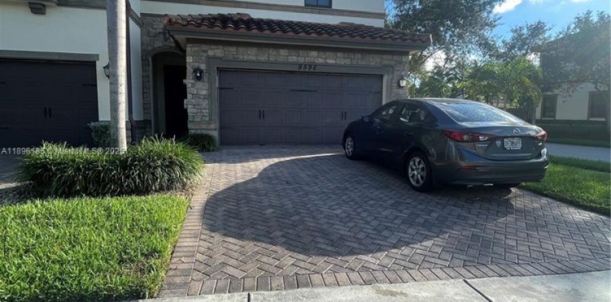 Дом в Паркленд, Флорида 3 спальни, 174.19м2 № 1950401