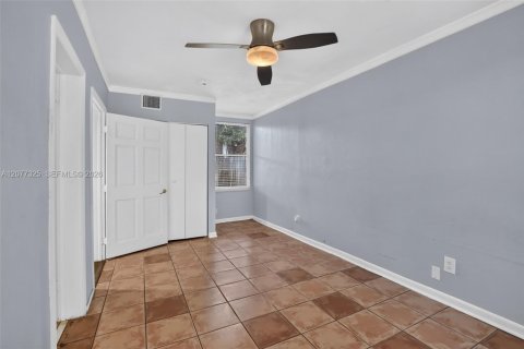 Villa ou maison à vendre à Hollywood, Floride: 2 chambres, 114.46 m2 № 2323568 - photo 18