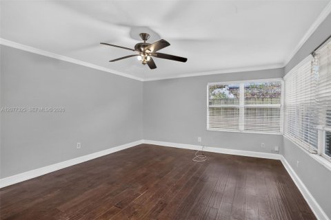 Villa ou maison à vendre à Hollywood, Floride: 2 chambres, 114.46 m2 № 2323568 - photo 3
