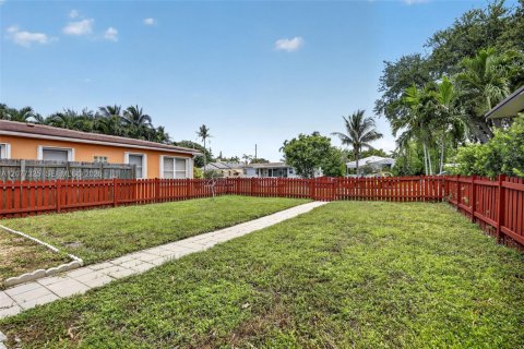 Villa ou maison à vendre à Hollywood, Floride: 2 chambres, 114.46 m2 № 2323568 - photo 2
