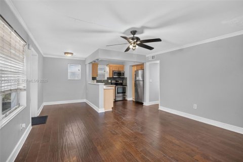 Villa ou maison à vendre à Hollywood, Floride: 2 chambres, 114.46 m2 № 2323568 - photo 4
