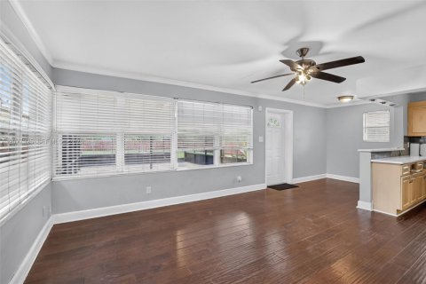 Villa ou maison à vendre à Hollywood, Floride: 2 chambres, 114.46 m2 № 2323568 - photo 5