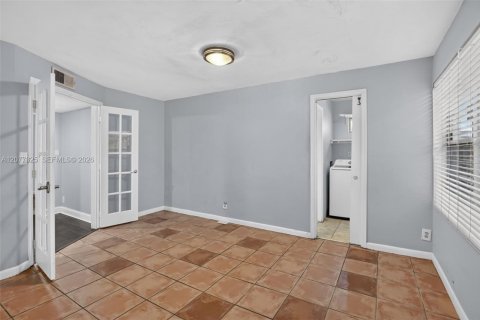 Villa ou maison à vendre à Hollywood, Floride: 2 chambres, 114.46 m2 № 2323568 - photo 10