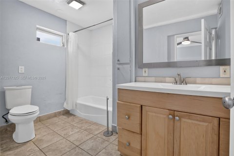 Villa ou maison à vendre à Hollywood, Floride: 2 chambres, 114.46 m2 № 2323568 - photo 19