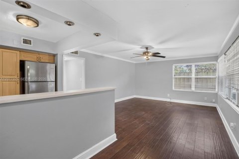 Villa ou maison à vendre à Hollywood, Floride: 2 chambres, 114.46 m2 № 2323568 - photo 8