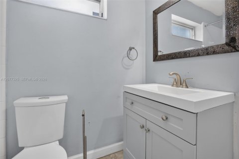 Villa ou maison à vendre à Hollywood, Floride: 2 chambres, 114.46 m2 № 2323568 - photo 12