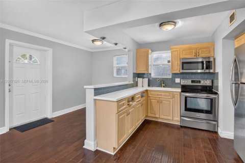 Villa ou maison à vendre à Hollywood, Floride: 2 chambres, 114.46 m2 № 2323568 - photo 6