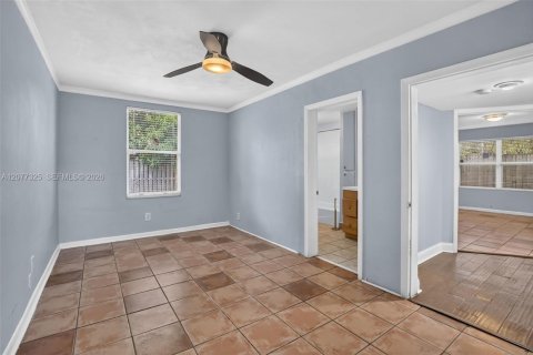 Villa ou maison à vendre à Hollywood, Floride: 2 chambres, 114.46 m2 № 2323568 - photo 15