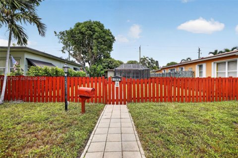 Villa ou maison à Hollywood, Floride 2 chambres, 114.46 m2 № 2323568