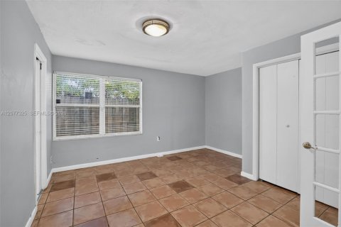 Villa ou maison à vendre à Hollywood, Floride: 2 chambres, 114.46 m2 № 2323568 - photo 9