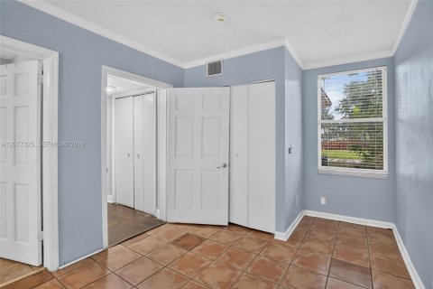 Villa ou maison à vendre à Hollywood, Floride: 2 chambres, 114.46 m2 № 2323568 - photo 17