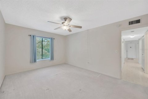 Condo in Tarpon Springs, Florida, 2 bedrooms  № 1800449 - photo 12