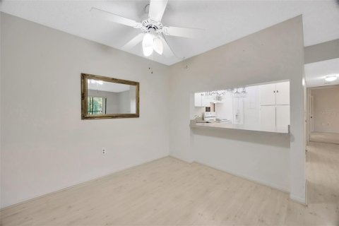 Condo in Tarpon Springs, Florida, 2 bedrooms  № 1800449 - photo 8