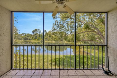 Condo in Tarpon Springs, Florida, 2 bedrooms  № 1800449 - photo 22