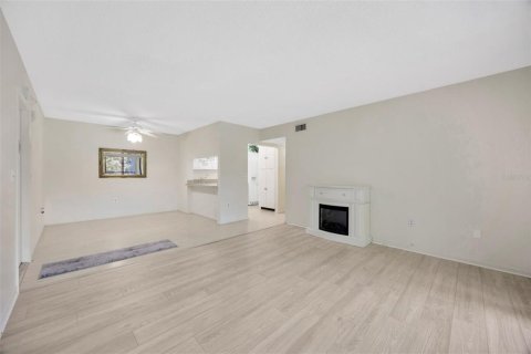 Condo in Tarpon Springs, Florida, 2 bedrooms  № 1800449 - photo 5