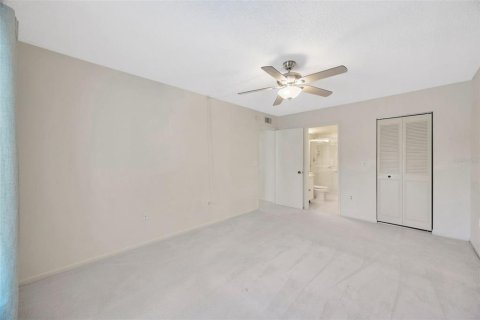 Condo in Tarpon Springs, Florida, 2 bedrooms  № 1800449 - photo 15