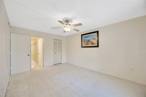 Condo in Tarpon Springs, Florida, 2 bedrooms  № 1800449 - photo 13
