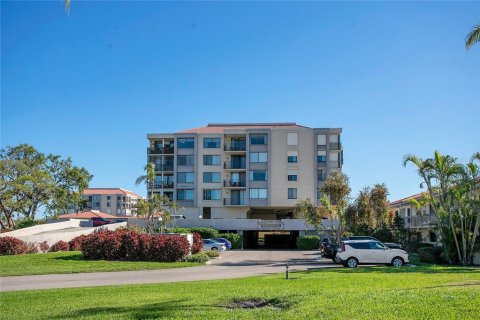 Condo in Saint Petersburg, Florida, 2 bedrooms  № 1602377 - photo 30