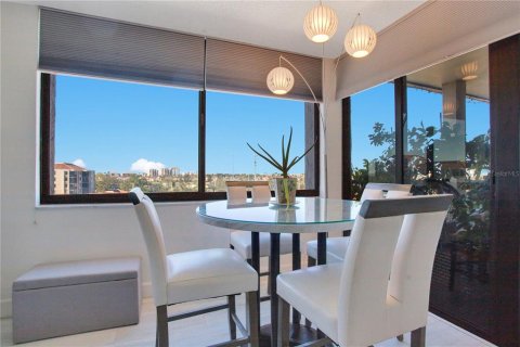 Condo in Saint Petersburg, Florida, 2 bedrooms  № 1602377 - photo 8