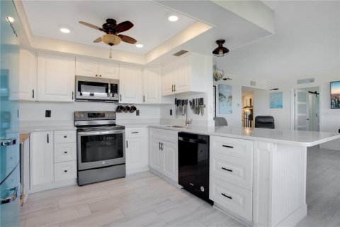 Condo in Saint Petersburg, Florida, 2 bedrooms  № 1602377 - photo 6