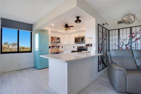 Condo in Saint Petersburg, Florida, 2 bedrooms  № 1602377 - photo 5
