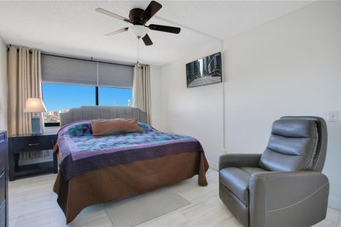 Condo in Saint Petersburg, Florida, 2 bedrooms  № 1602377 - photo 10