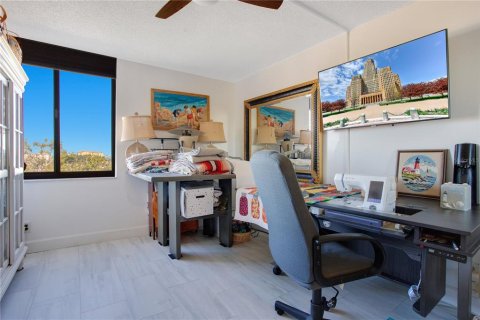 Condo in Saint Petersburg, Florida, 2 bedrooms  № 1602377 - photo 12