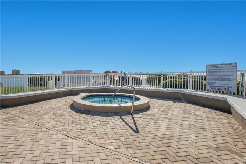 Condo in Saint Petersburg, Florida, 2 bedrooms  № 1602377 - photo 18