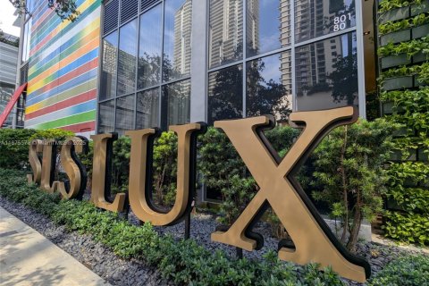 Condo in Miami, Florida, 3 bedrooms  № 1980456 - photo 1