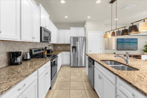 Adosado en venta en Kissimmee, Florida, 5 dormitorios, 210.24 m2 № 2201556 - foto 4