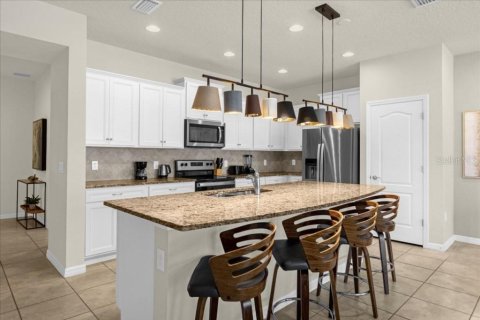 Adosado en venta en Kissimmee, Florida, 5 dormitorios, 210.24 m2 № 2201556 - foto 3
