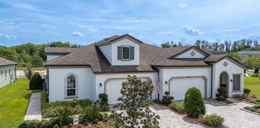 House in Wesley Chapel, Florida 2 bedrooms, 172.89 sq.m. № 2230677