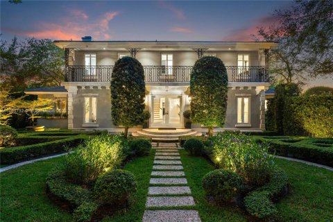 House in Coral Gables, Florida 6 bedrooms, 692.21 sq.m. № 1705398 - photo 9