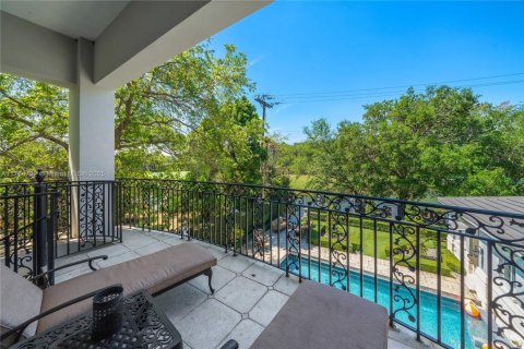 House in Coral Gables, Florida 6 bedrooms, 692.21 sq.m. № 1705398 - photo 21