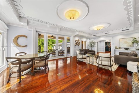 House in Coral Gables, Florida 6 bedrooms, 692.21 sq.m. № 1705398 - photo 14