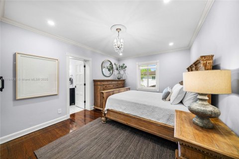 House in Coral Gables, Florida 6 bedrooms, 692.21 sq.m. № 1705398 - photo 28