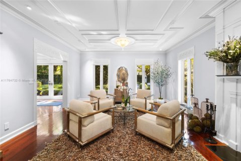 House in Coral Gables, Florida 6 bedrooms, 692.21 sq.m. № 1705398 - photo 11